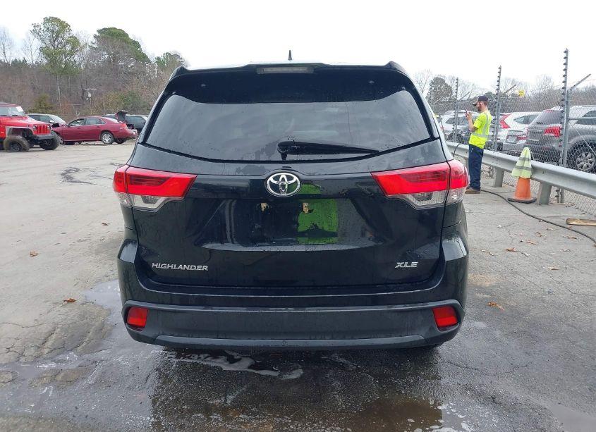 Photo 16 of 2019 Toyota Highlander XLE (VIN 5TDKZRFH9KS566223)