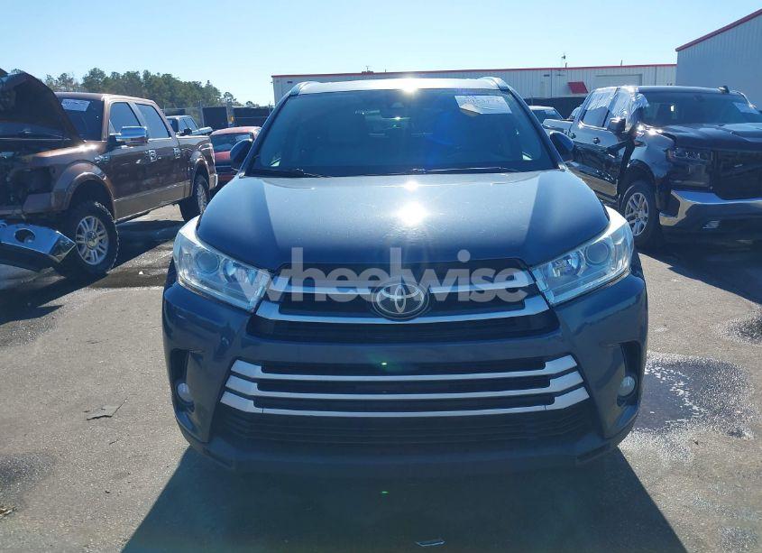 Photo 13 of 2017 Toyota Highlander XLE (VIN 5TDKZRFHXHS509666)