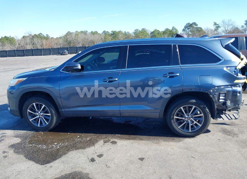 Photo 15 of 2017 Toyota Highlander XLE (VIN 5TDKZRFHXHS509666)