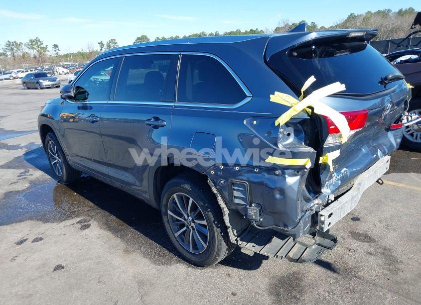 Photo 3 of 2017 Toyota Highlander XLE (VIN 5TDKZRFHXHS509666)