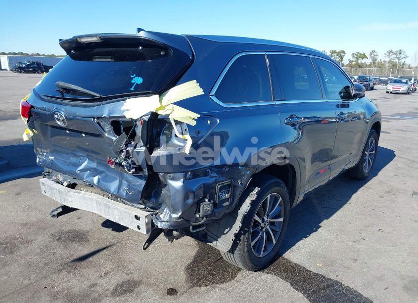 Photo 4 of 2017 Toyota Highlander XLE (VIN 5TDKZRFHXHS509666)