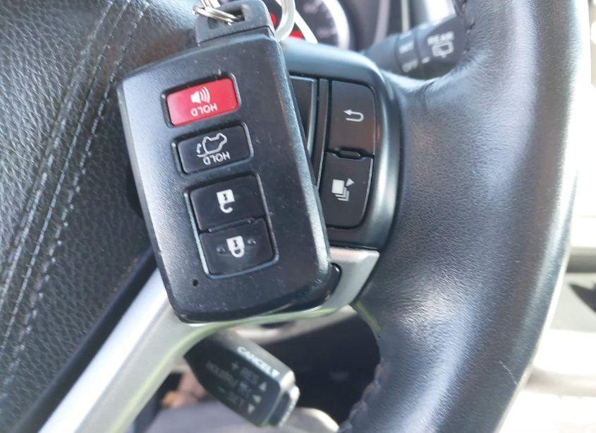 Photo 11 of 2018 Toyota Highlander SE (VIN 5TDKZRFHXJS528577)