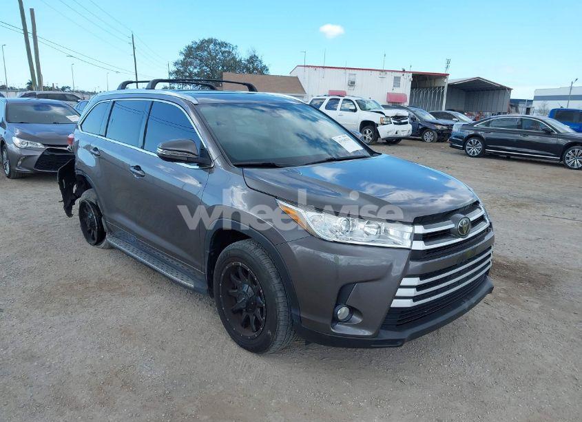 2018 Toyota Highlander XLE (VIN 5TDKZRFHXJS530037) main photo