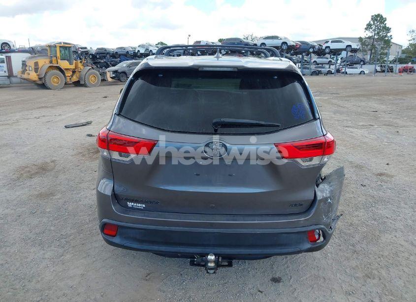 Photo 16 of 2018 Toyota Highlander XLE (VIN 5TDKZRFHXJS530037)