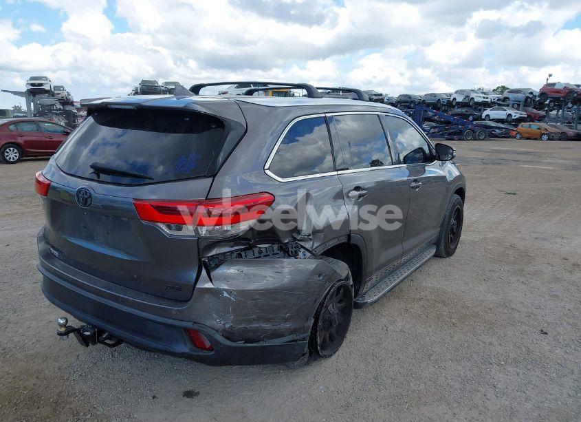 Photo 4 of 2018 Toyota Highlander XLE (VIN 5TDKZRFHXJS530037)