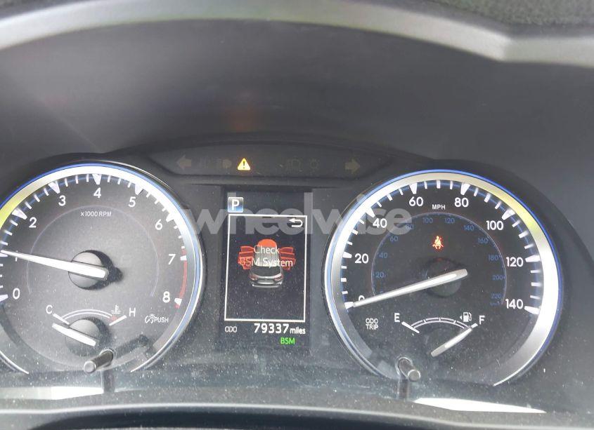 Photo 7 of 2018 Toyota Highlander XLE (VIN 5TDKZRFHXJS530037)