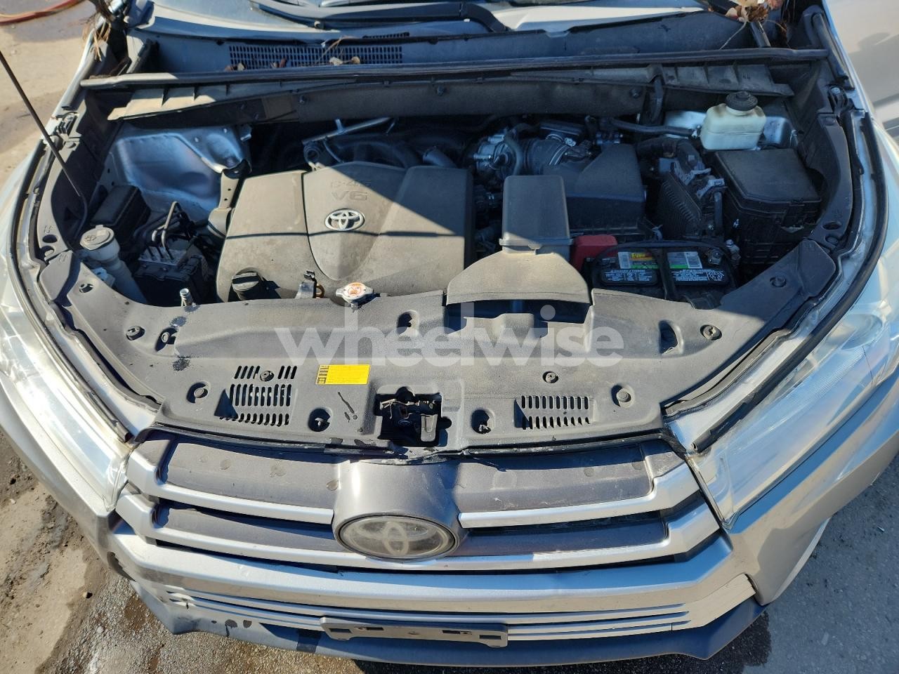 Photo 12 of 2018 TOYOTA HIGHLANDER SE (VIN 5TDKZRFHXJS534153)