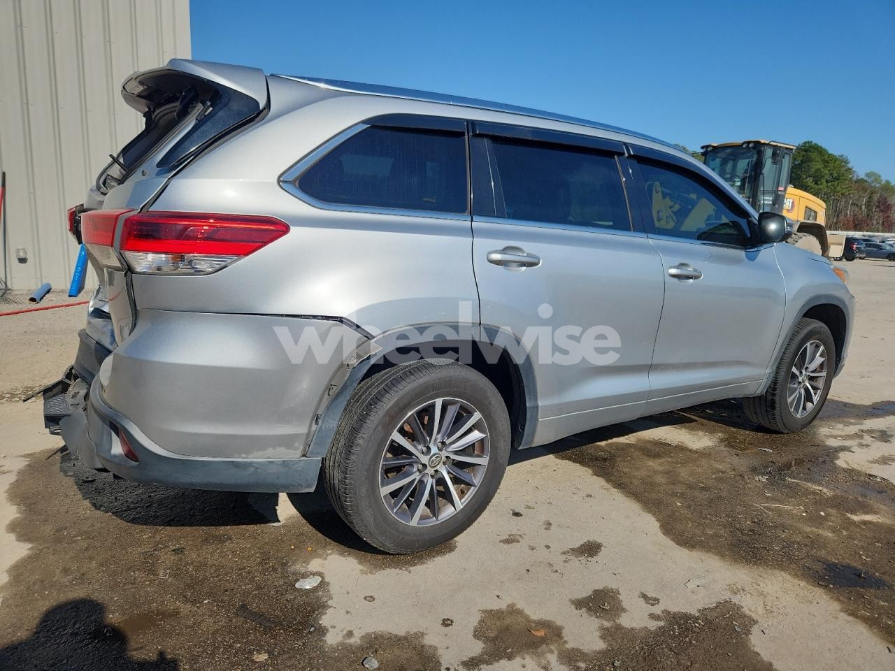 Photo 3 of 2018 TOYOTA HIGHLANDER SE (VIN 5TDKZRFHXJS534153)