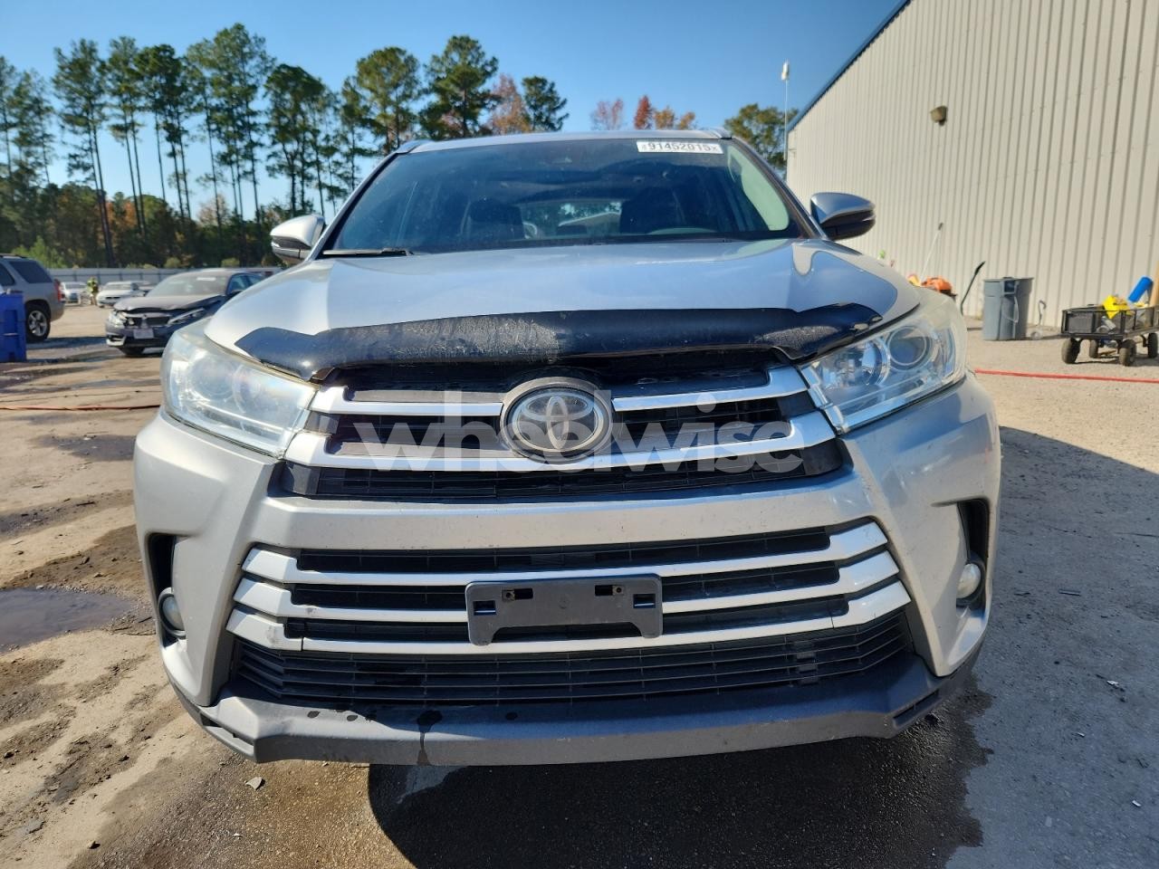 Photo 5 of 2018 TOYOTA HIGHLANDER SE (VIN 5TDKZRFHXJS534153)