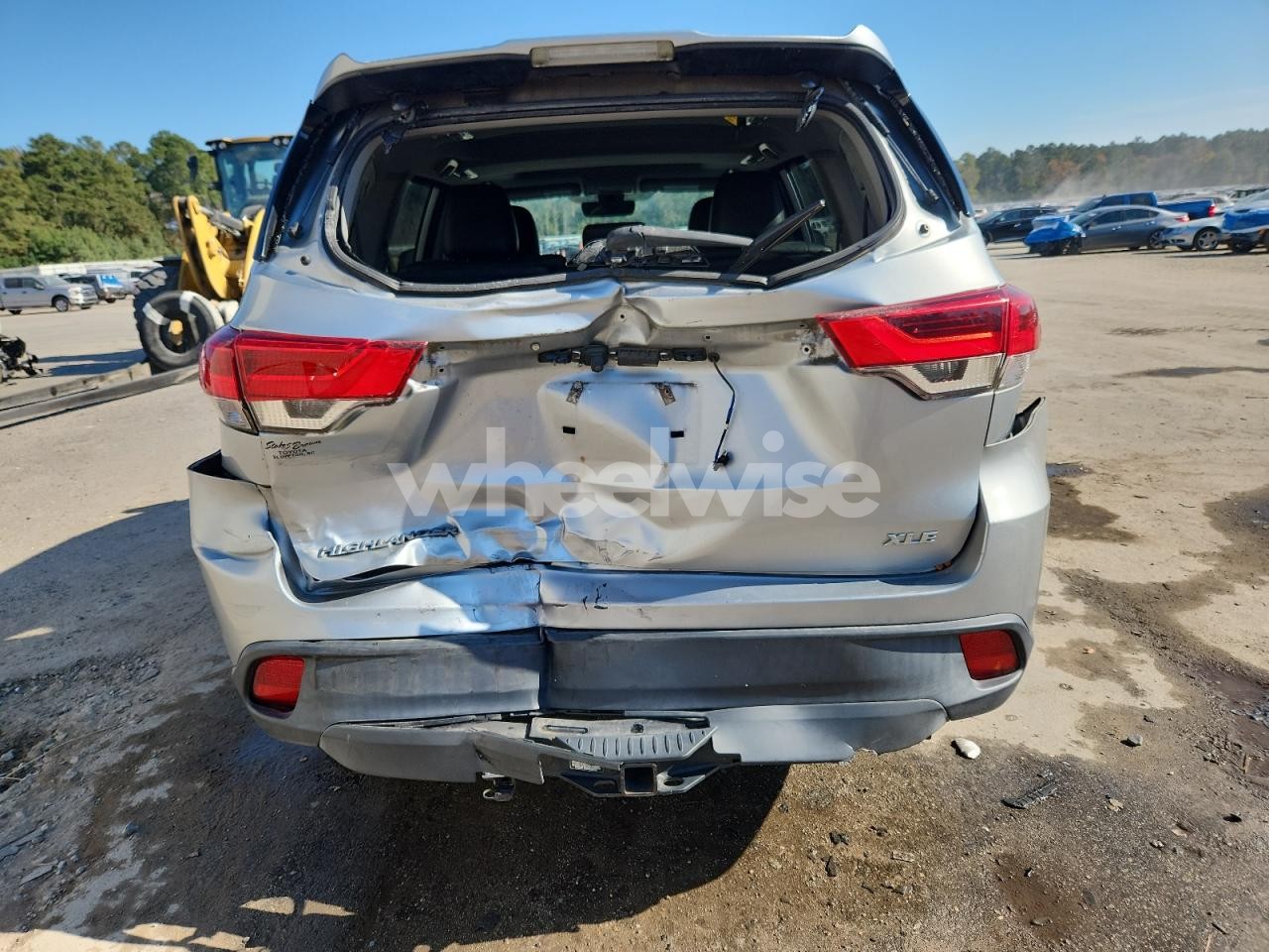 Photo 6 of 2018 TOYOTA HIGHLANDER SE (VIN 5TDKZRFHXJS534153)