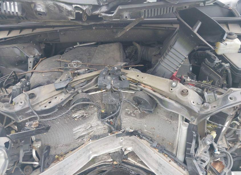 Photo 10 of 2018 Toyota Highlander XLE (VIN 5TDKZRFHXJS547047)