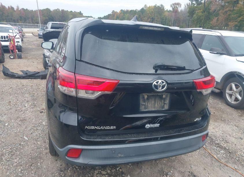 Photo 17 of 2018 Toyota Highlander XLE (VIN 5TDKZRFHXJS547047)