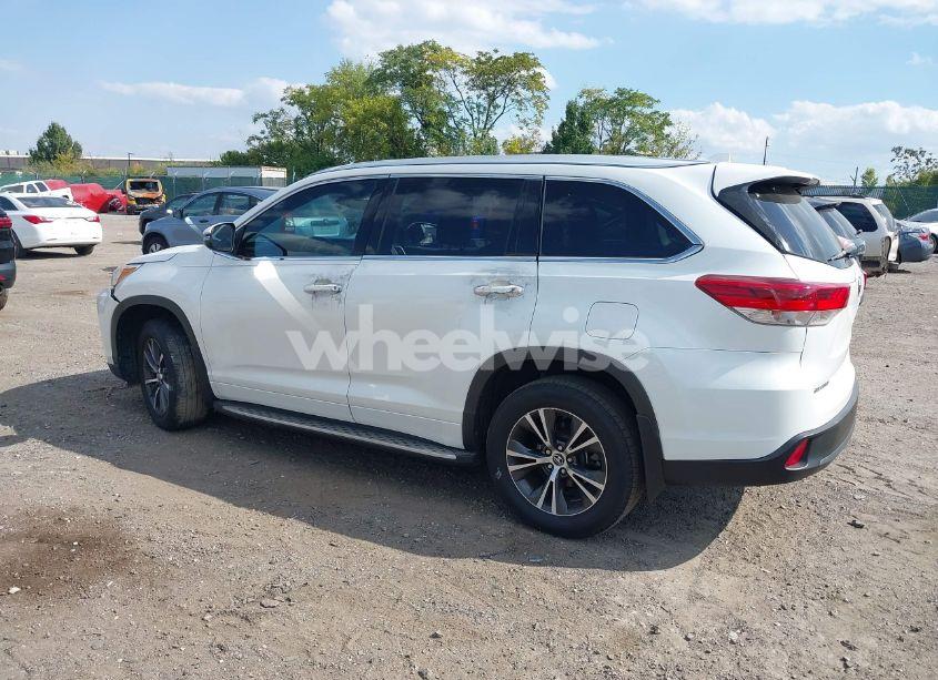 Photo 3 of 2018 Toyota Highlander XLE (VIN 5TDKZRFHXJS548361)