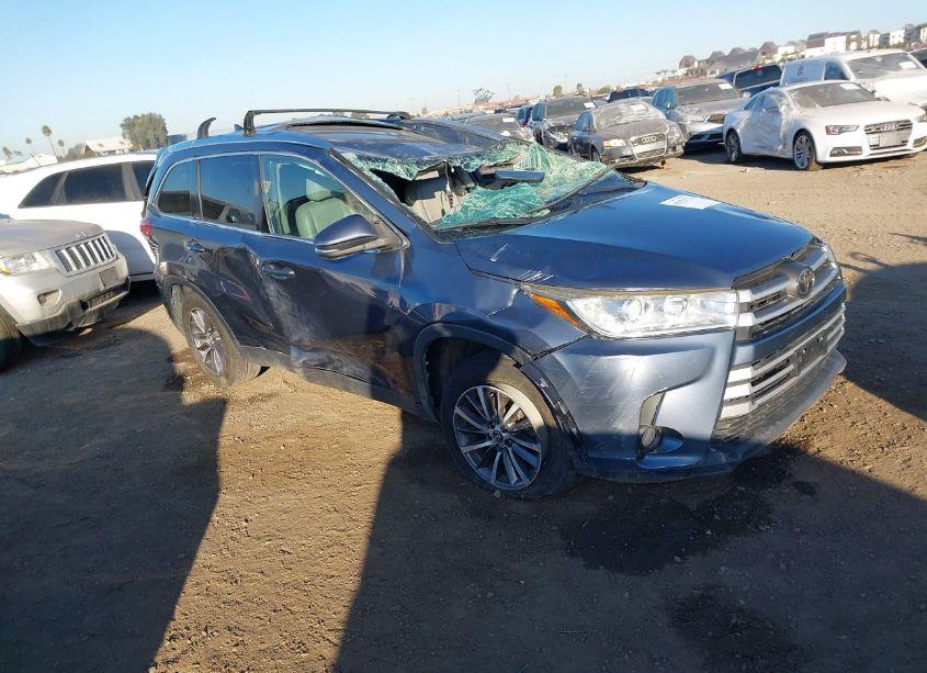 2019 Toyota Highlander XLE (VIN 5TDKZRFHXKS291459) main photo
