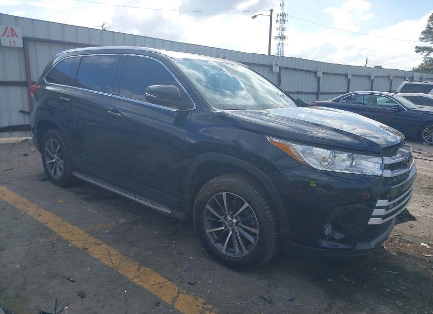 2019 Toyota Highlander XLE (VIN 5TDKZRFHXKS557501) main photo