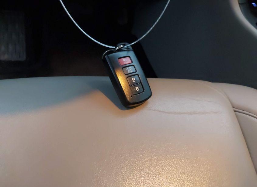 Photo 11 of 2019 Toyota Highlander XLE (VIN 5TDKZRFHXKS557501)