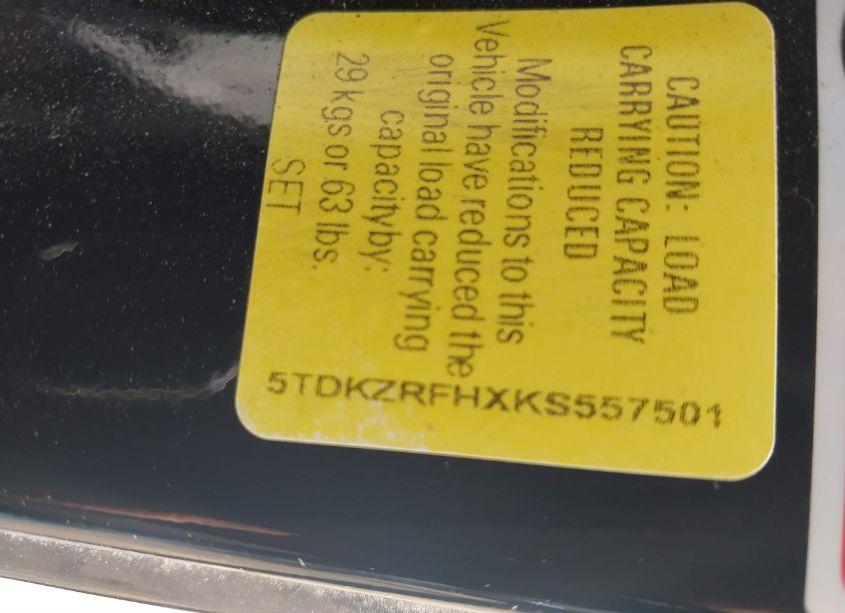 Photo 9 of 2019 Toyota Highlander XLE (VIN 5TDKZRFHXKS557501)