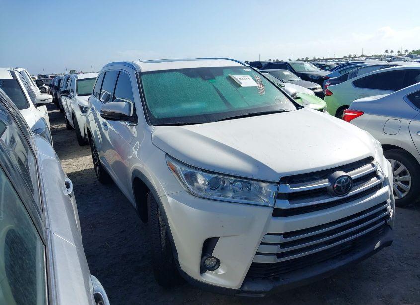 2019 Toyota Highlander XLE (VIN 5TDKZRFHXKS565694) main photo