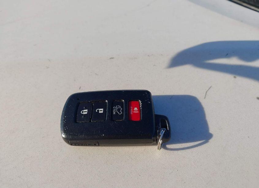 Photo 11 of 2019 Toyota Highlander XLE (VIN 5TDKZRFHXKS565694)