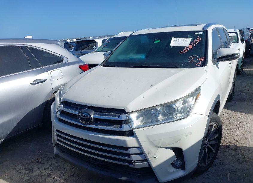 Photo 12 of 2019 Toyota Highlander XLE (VIN 5TDKZRFHXKS565694)