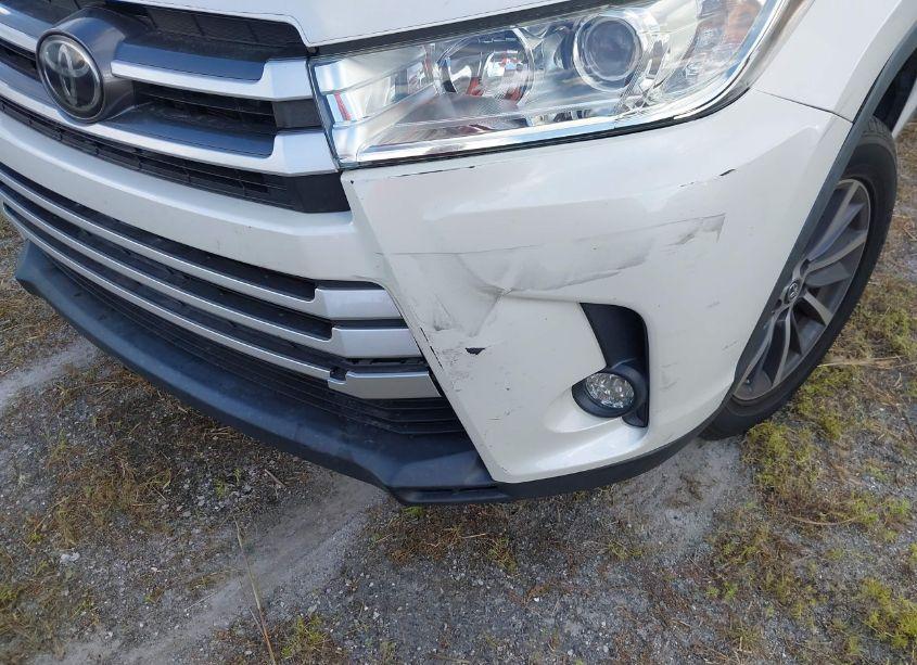 Photo 17 of 2019 Toyota Highlander XLE (VIN 5TDKZRFHXKS565694)