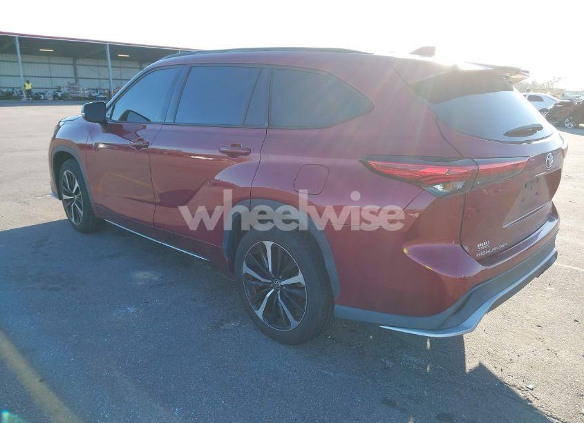 Photo 3 of 2021 Toyota Highlander XSE (VIN 5TDLZRAH3MS031970)