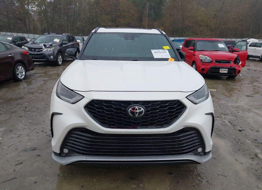 Photo 12 of 2021 Toyota Highlander XSE (VIN 5TDLZRAH3MS061972)