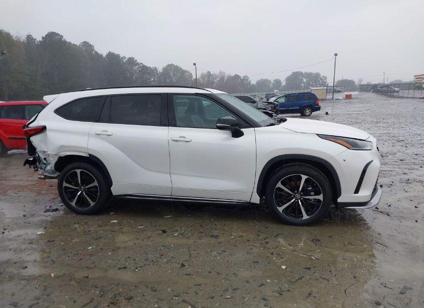 Photo 13 of 2021 Toyota Highlander XSE (VIN 5TDLZRAH3MS061972)