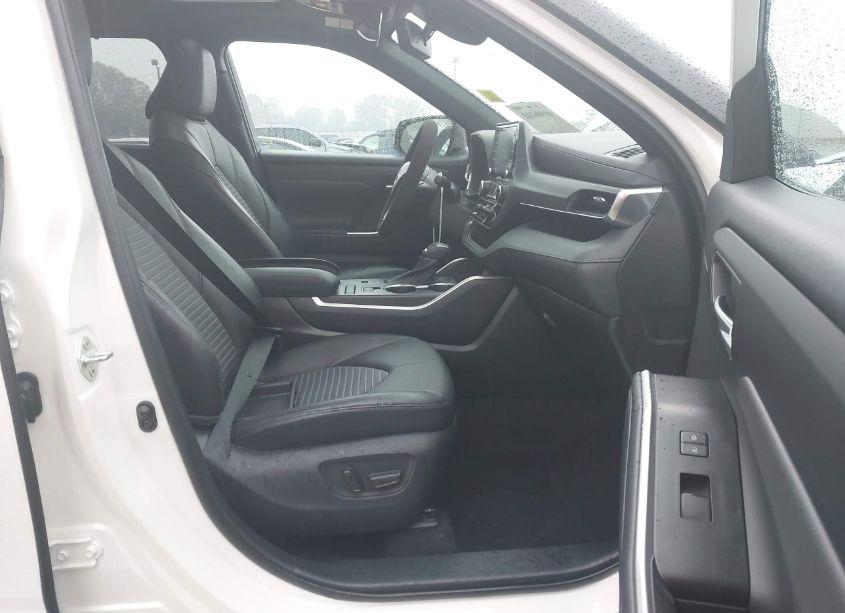 Photo 5 of 2021 Toyota Highlander XSE (VIN 5TDLZRAH3MS061972)