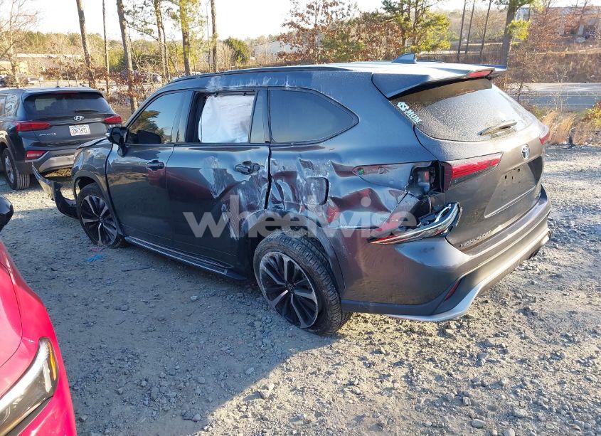 Photo 3 of 2021 Toyota Highlander XSE (VIN 5TDLZRAH4MS061236)