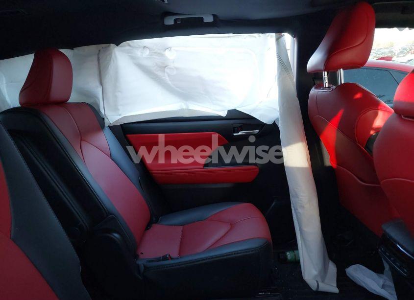 Photo 8 of 2021 Toyota Highlander XSE (VIN 5TDLZRAH4MS061236)