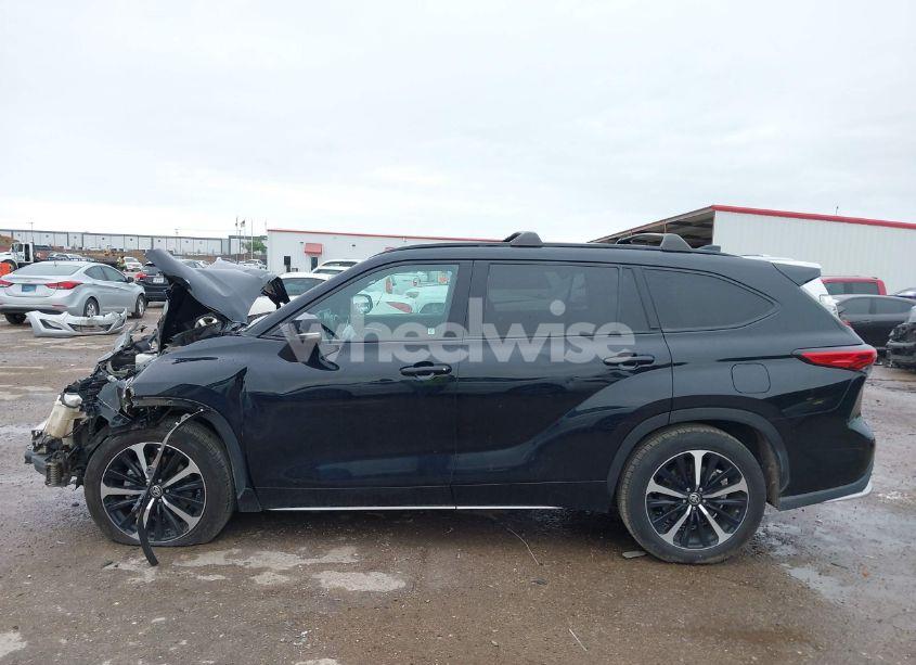 Photo 15 of 2021 Toyota Highlander XSE (VIN 5TDLZRAH5MS039469)