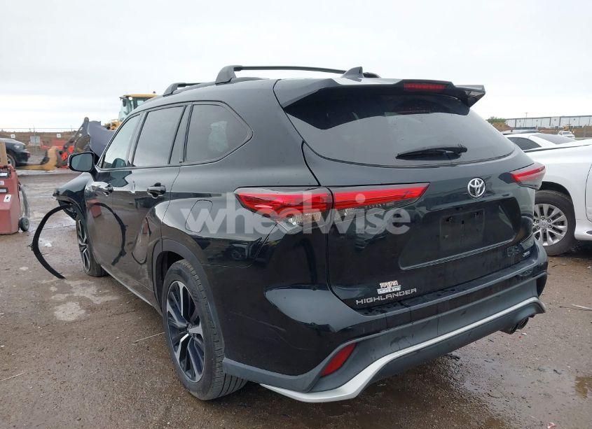 Photo 3 of 2021 Toyota Highlander XSE (VIN 5TDLZRAH5MS039469)