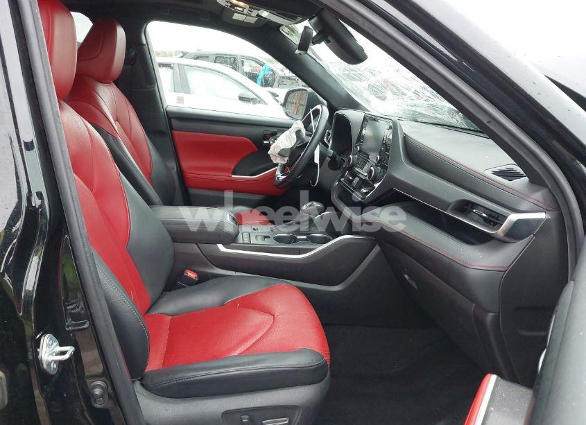 Photo 5 of 2021 Toyota Highlander XSE (VIN 5TDLZRAH5MS039469)