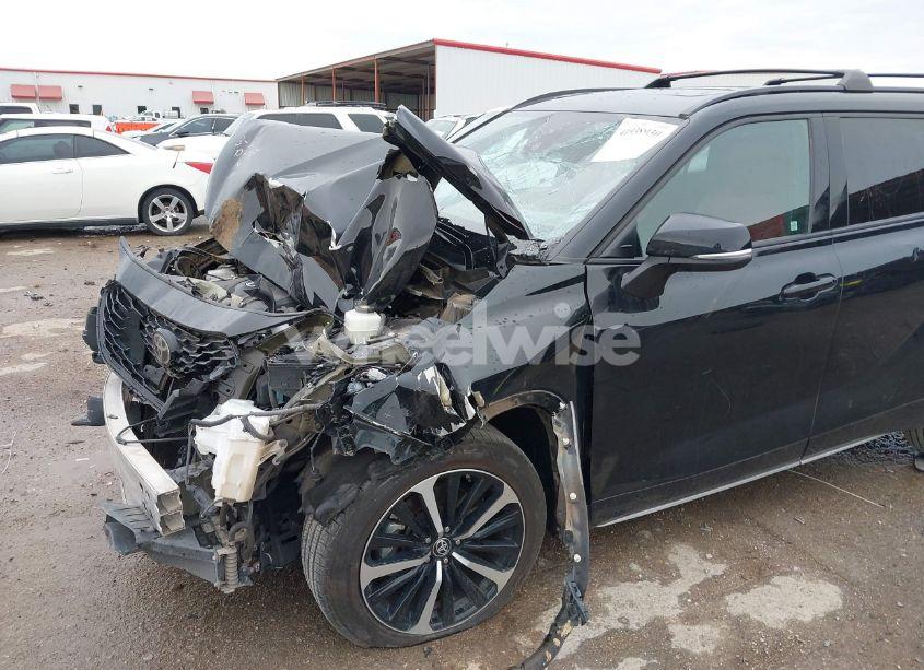 Photo 6 of 2021 Toyota Highlander XSE (VIN 5TDLZRAH5MS039469)