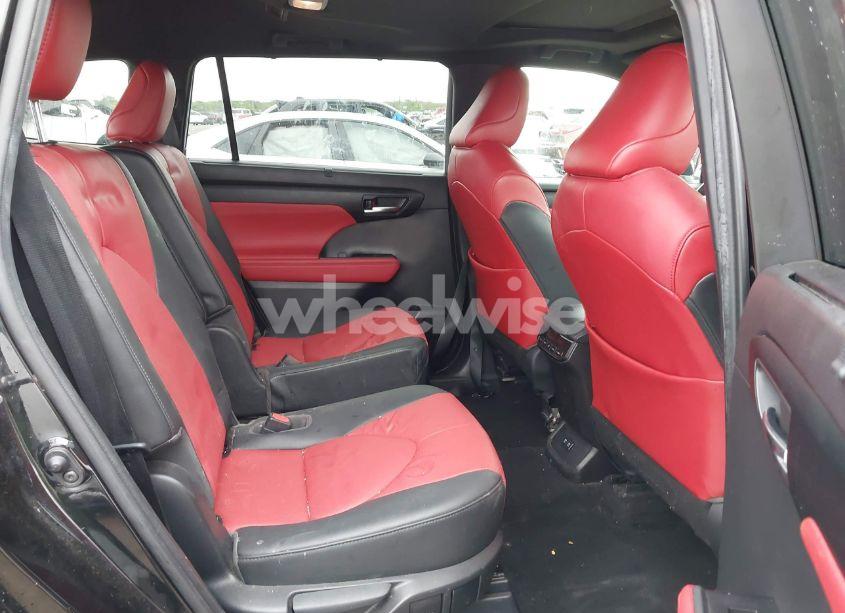 Photo 8 of 2021 Toyota Highlander XSE (VIN 5TDLZRAH5MS039469)