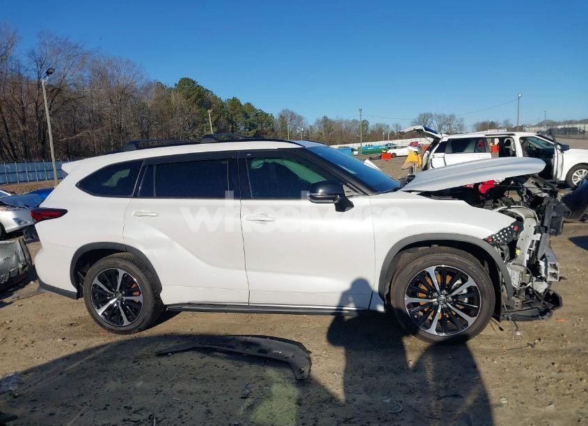 Photo 14 of 2022 Toyota Highlander XSE (VIN 5TDLZRAH5NS113040)