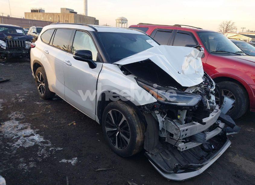 2022 Toyota Highlander XSE (VIN 5TDLZRAH5NS134017) main photo