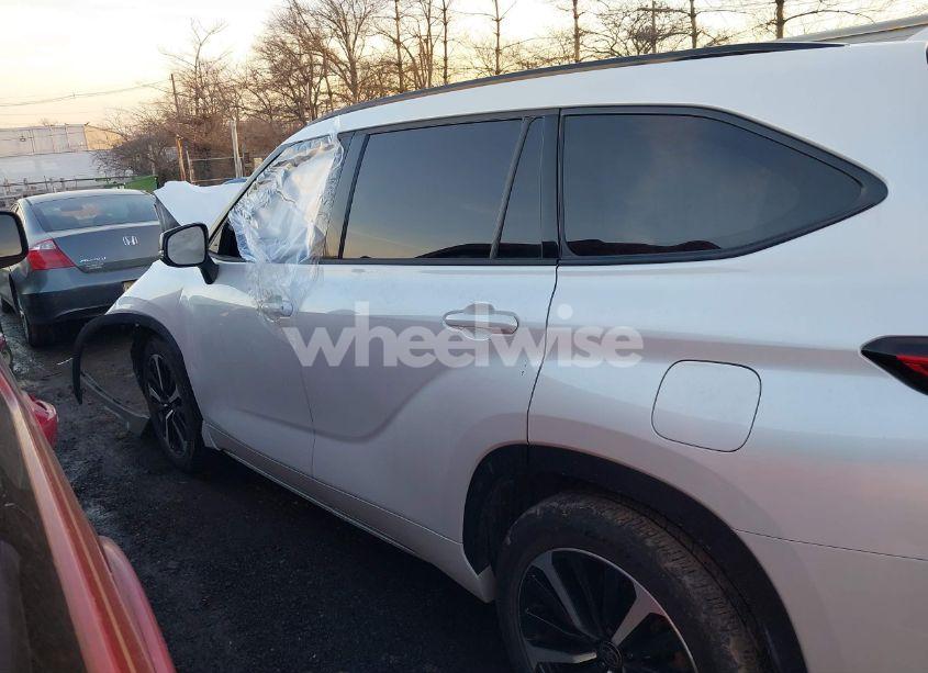Photo 14 of 2022 Toyota Highlander XSE (VIN 5TDLZRAH5NS134017)
