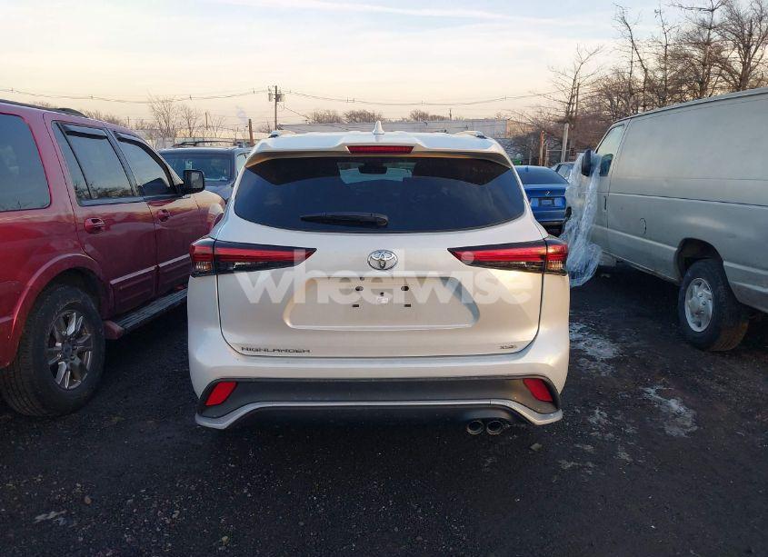 Photo 16 of 2022 Toyota Highlander XSE (VIN 5TDLZRAH5NS134017)