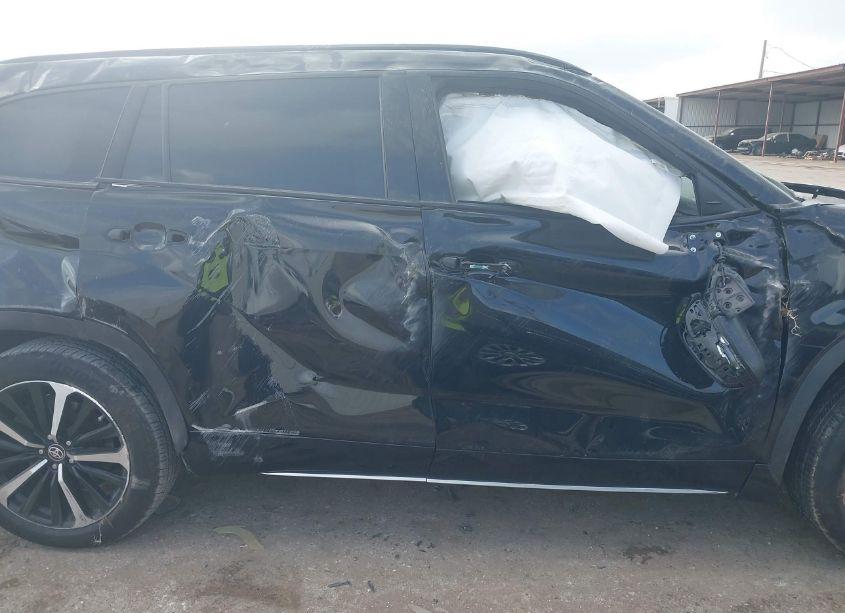 Photo 13 of 2021 Toyota Highlander XSE (VIN 5TDLZRAH6MS039965)