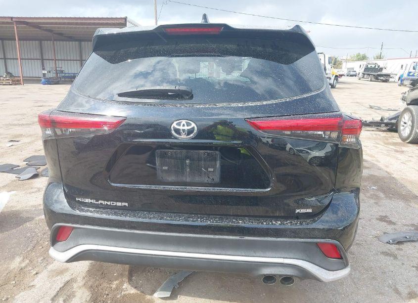 Photo 16 of 2021 Toyota Highlander XSE (VIN 5TDLZRAH6MS039965)