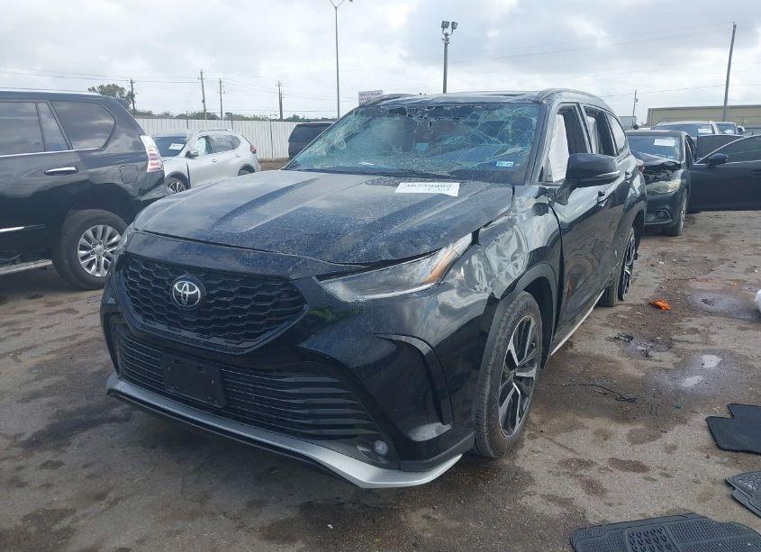 Photo 2 of 2021 Toyota Highlander XSE (VIN 5TDLZRAH6MS039965)