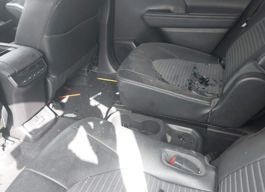 Photo 8 of 2021 Toyota Highlander XSE (VIN 5TDLZRAH6MS039965)