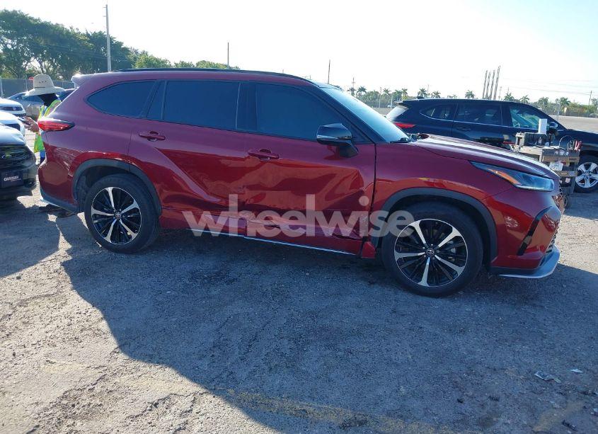 2022 Toyota Highlander XSE (VIN 5TDLZRAH6NS137265) main photo