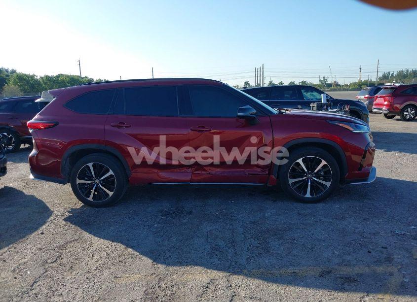 Photo 13 of 2022 Toyota Highlander XSE (VIN 5TDLZRAH6NS137265)