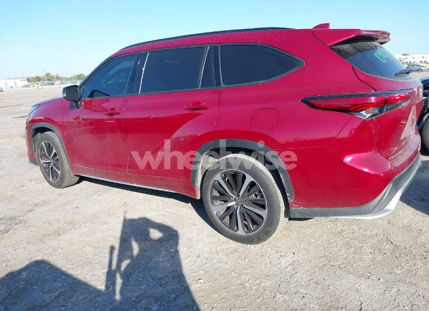 Photo 3 of 2022 Toyota Highlander XSE (VIN 5TDLZRAH6NS137265)