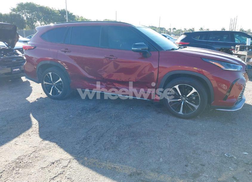 Photo 6 of 2022 Toyota Highlander XSE (VIN 5TDLZRAH6NS137265)
