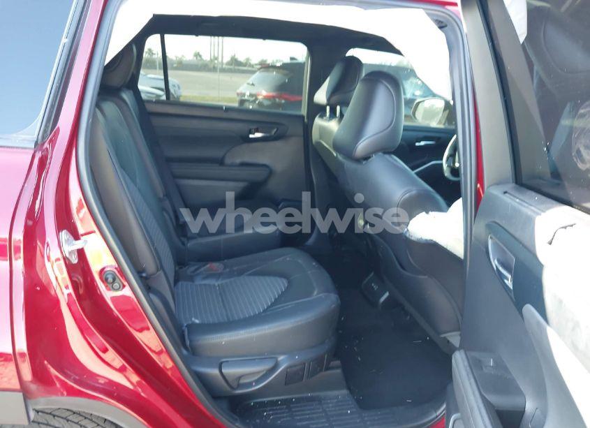 Photo 8 of 2022 Toyota Highlander XSE (VIN 5TDLZRAH6NS137265)