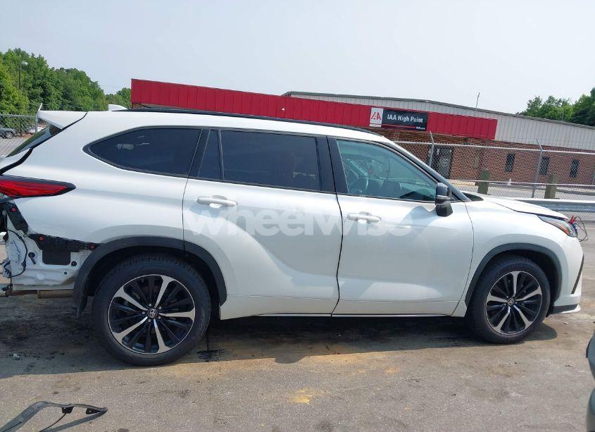 Photo 14 of 2021 Toyota Highlander XSE (VIN 5TDLZRAH7MS046617)